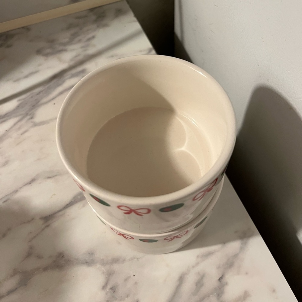 Set of 2 Bow & Olive Ceramic Bowls - Picture 2 of 5